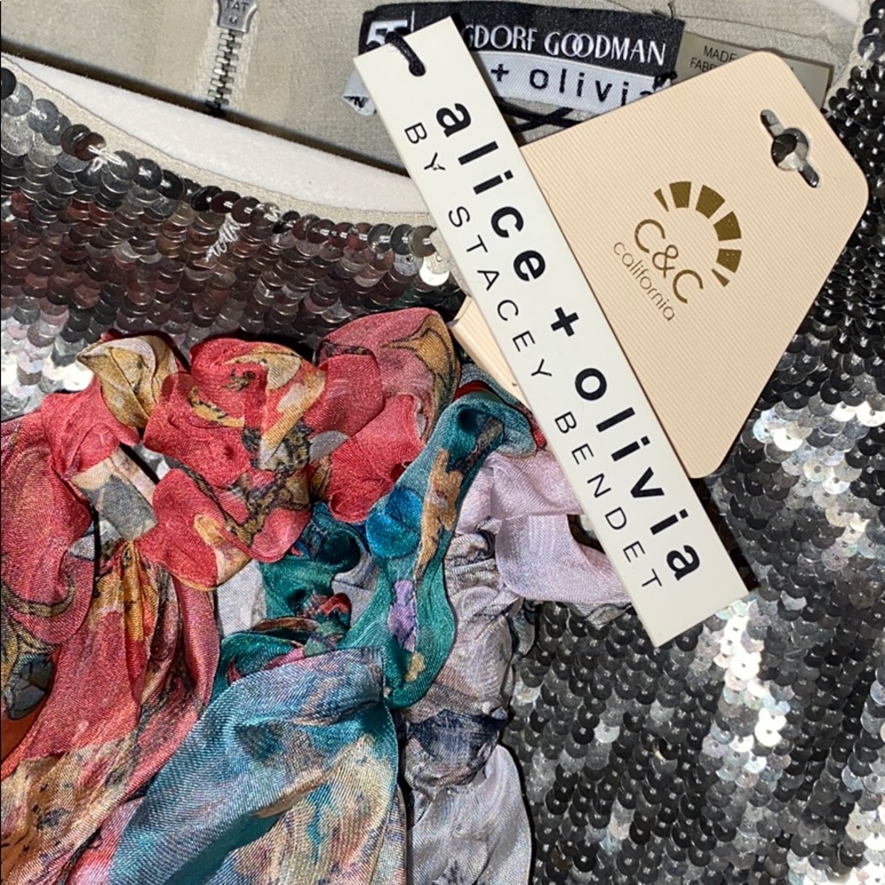 NWT A&O top + FREEBIE! GWP NWT hair ties/scarves!!